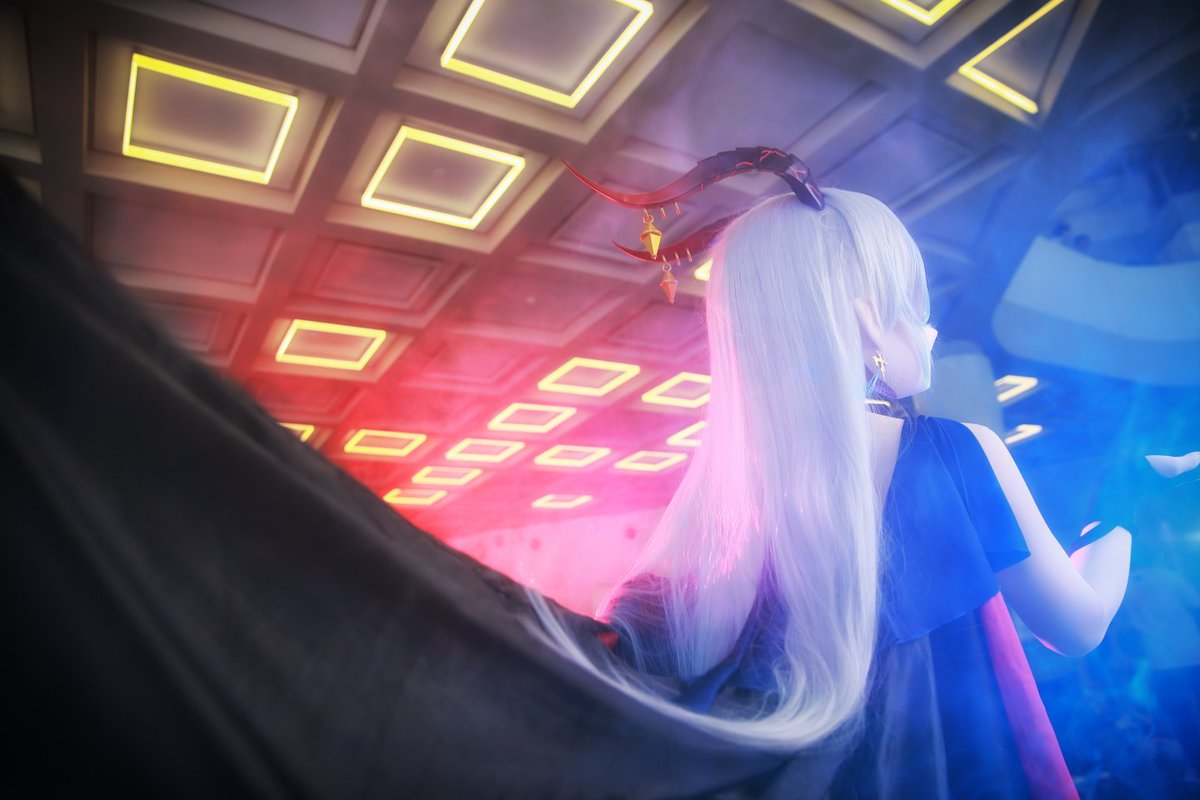 我滴场照已经修好啦，涩涩的内容还在后期，这两天也能出来，但是后期有亿点高，所以还请大家狠狠投喂购买啊…………
要不然以后就没得拍没得看了😢😢😢