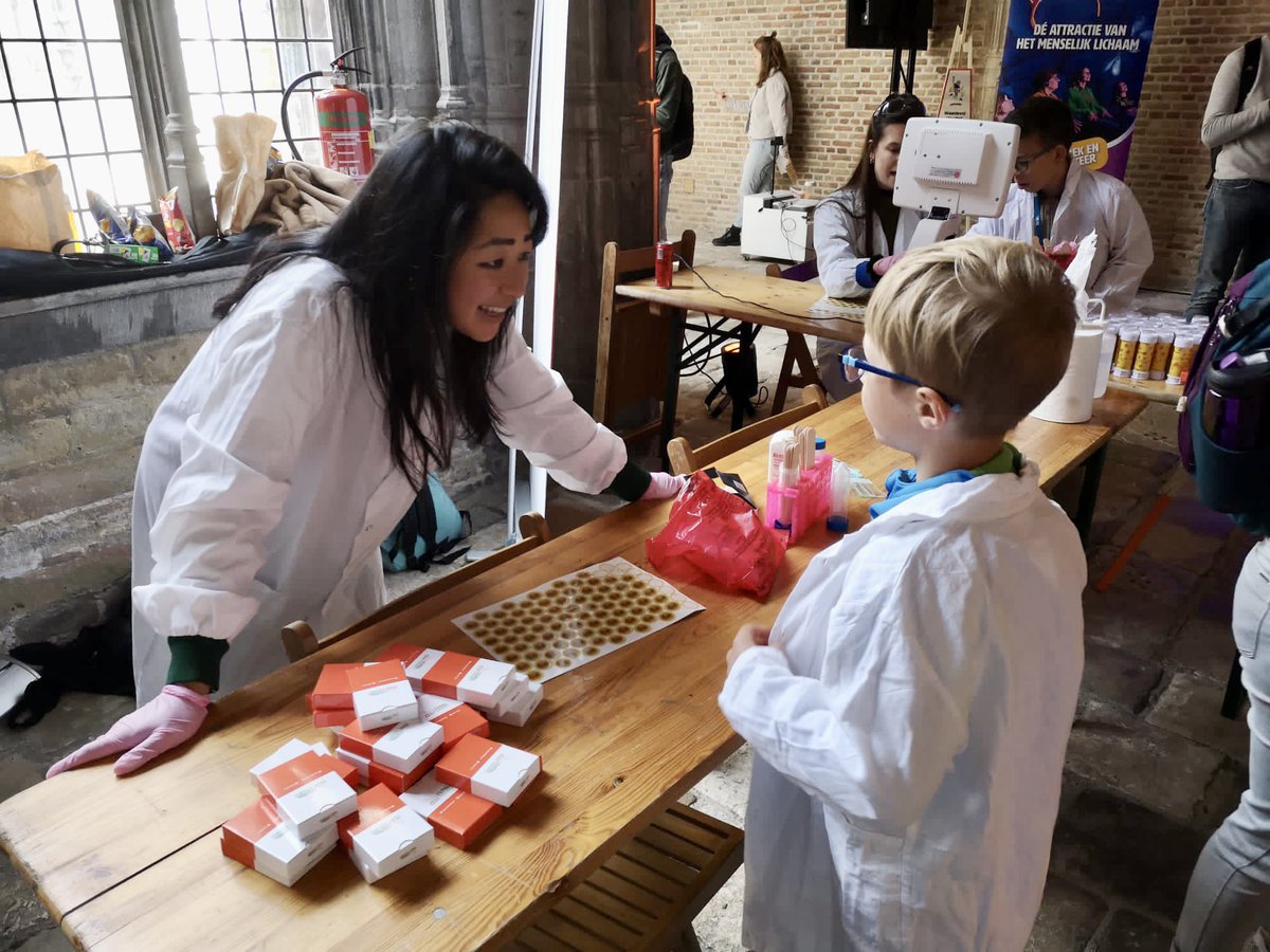 🧫🔬5000 children (future scientists) were present at EXPEDITIE NEXT. We promoted our department Biomedical Engineering and explaned the reseach in our lab by showing cell growth to these future scientists! #expeditienext #science #research
<a href="/NWONieuws/">NWO Nieuws</a> <a href="/TUeindhoven/">TU Eindhoven</a> <a href="/ScienceFaces/">Faces of Science</a>