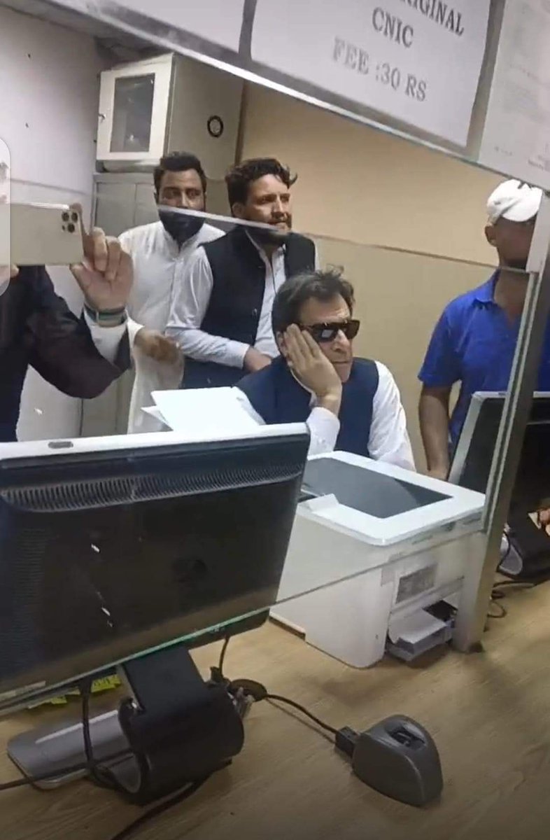 Khan shb watching rangers coming into the room by breaking windows.

Apka alag hi swag hy Boss😍