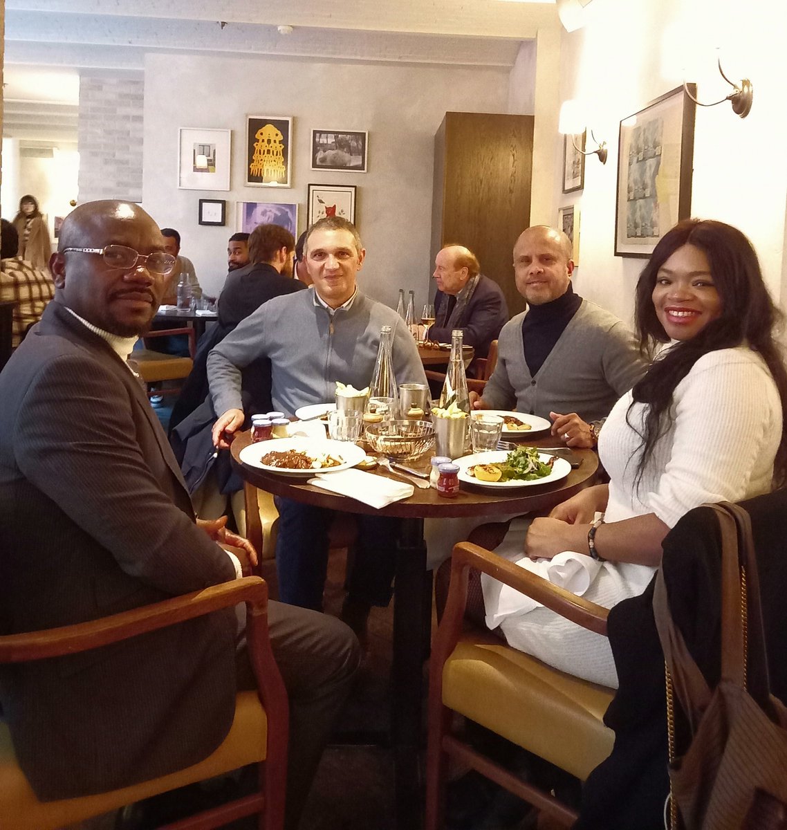 AlexisMGueldon's tweet photo. Ce matin le Ministre, Dr Nabil Mohamed, a été l'invité de Dr #AliLaïdi, dans son émission " Entretien de l'Intelligence Economique" pour mettre en lumière, l'ambition du Président @IsmailOguelleh dans le cadre du projet de NanoSatllite et rampe de lancement. 
Merci cher ami #AliLaidi pour cette belle opportunité.