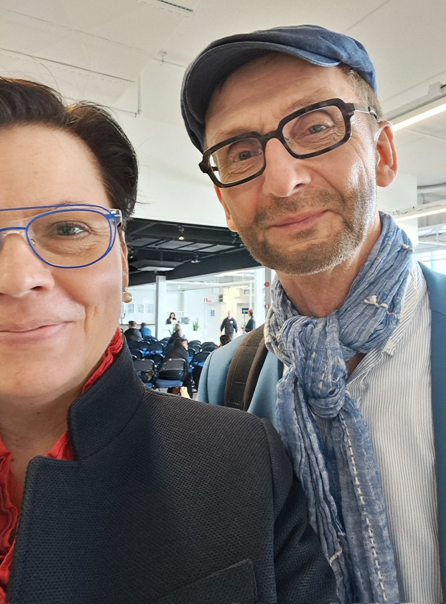 Kaverikuva <a href="/harripeltoniem1/">Harri Peltoniemi</a> Peltoniemi kanssa. Mahtava tapaaminen. Heti alkoi porinat #taitaja2023 hyödyntämisestä ammatillisen koulutuksen pedagogiikassa ja koulutusjärjestelmän kehittämisestä kokonaisuutena. <a href="/KAO_twiittaa/">Kainuun ammattiopisto KAO</a> ja <a href="/fineec1/">Kansallinen koulutuksen arviointikeskus (Karvi)</a>