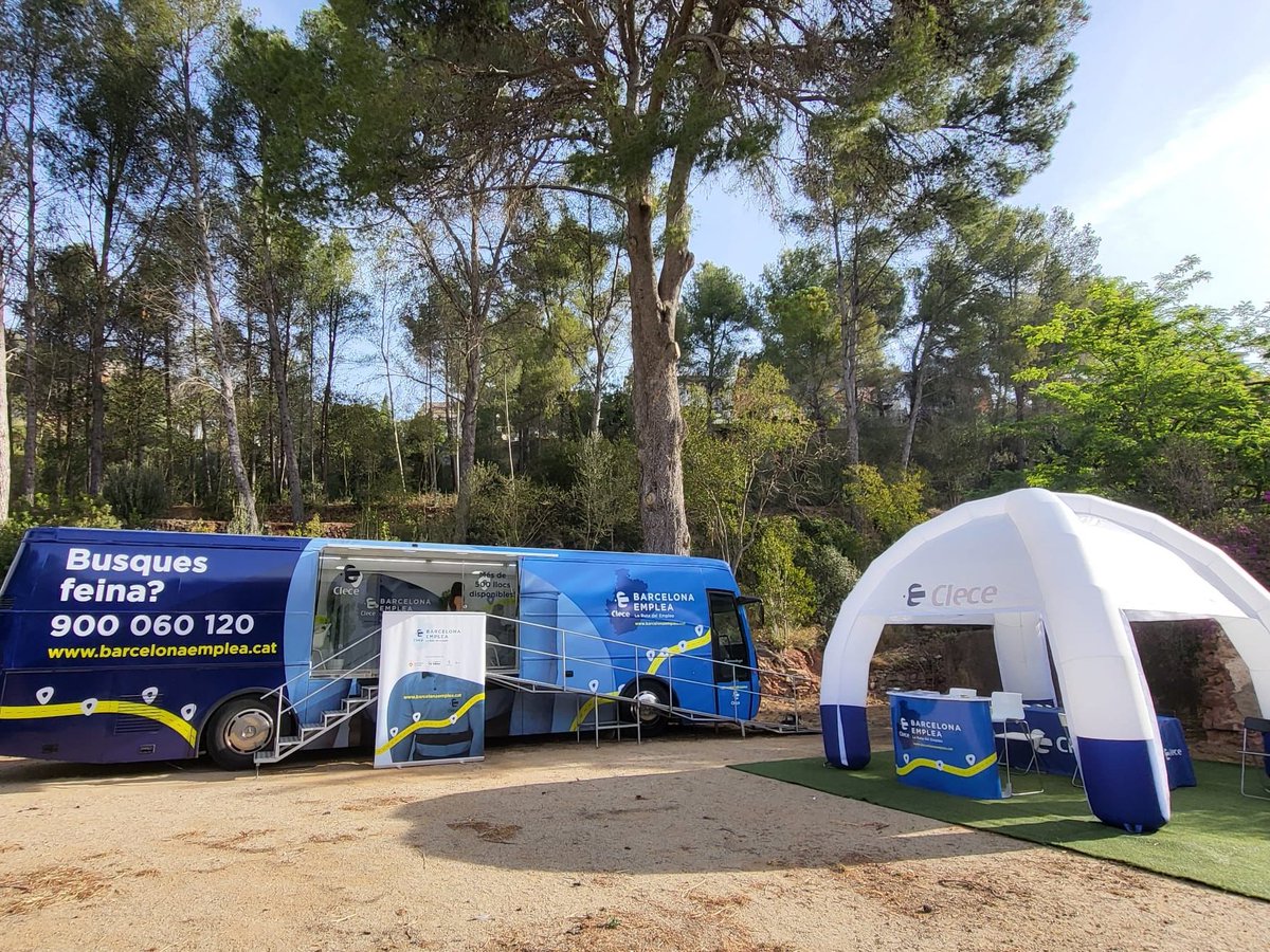ndavant's tweet photo. Contribuïm a la creació d'#ocupació a les comarques del Baix Llobregat, Barcelonès i Garraf. 

Avui som a #Vallirana, atenent entrevistes de treball a l'autobús de la ruta #BarcelonaEmplea, en la qual participem les filials de @Clece_.

Inscriu-te a https://t.co/Hh7YYZuuOq https://t.co/aK49kNTfH3