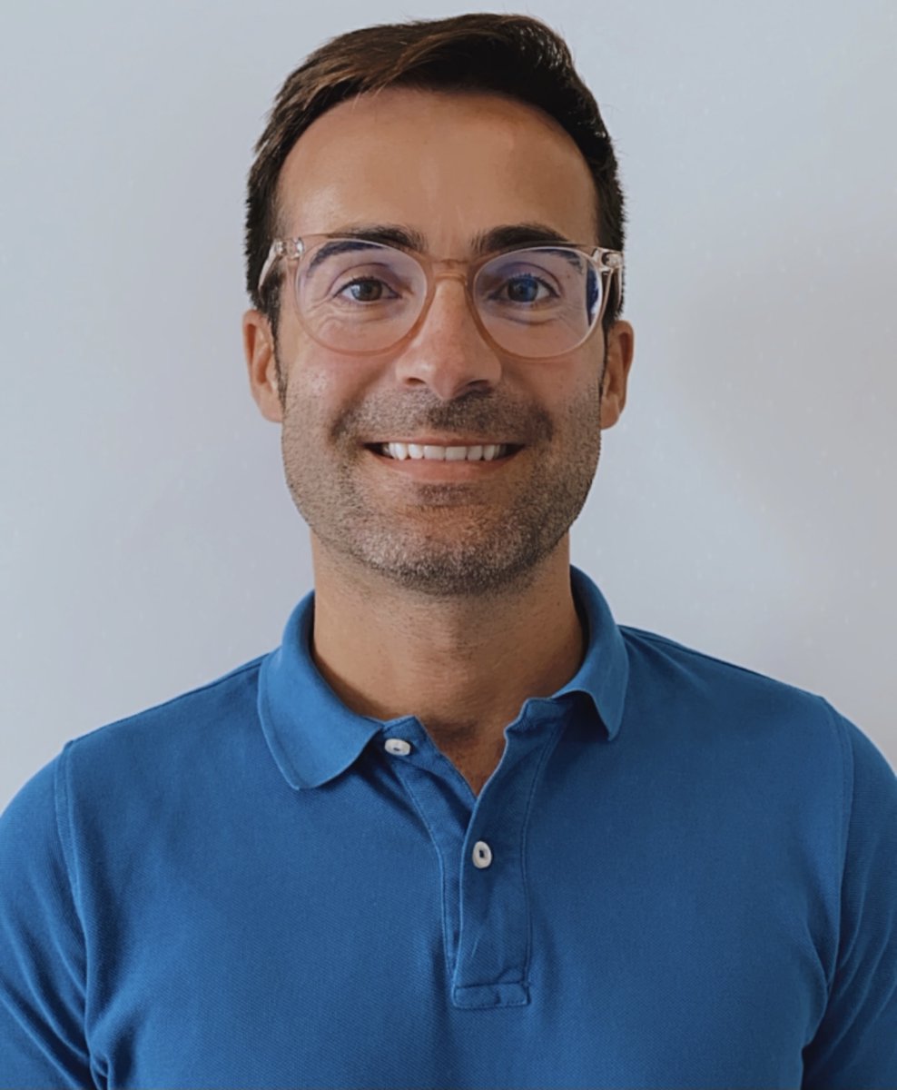 compoderus's tweet photo. 🤓 El siguiente investigador de #ComPoder que os presentamos es Juan Carlos Figuereo @figuereous, graduado en #Periodismo y Máster Universitario en #ComunicaciónInstitucional y #Política por la @unisevilla 👇Hilo https://t.co/vhNQwUXTnQ