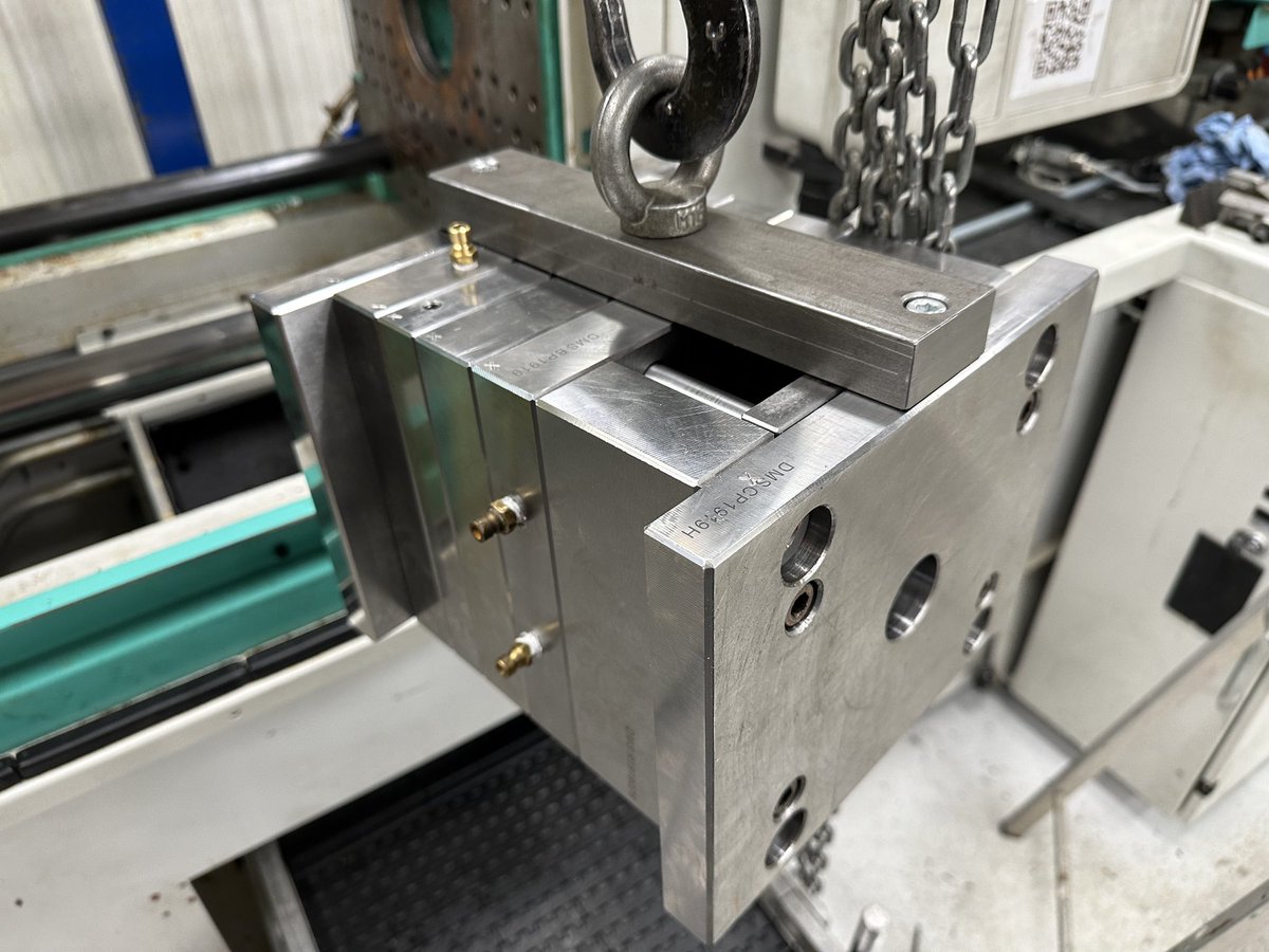 BowlesWalkerLtd's tweet photo. After a long bank holiday weekend we're starting the week off with new moulding trials!
#plastic #injectionmoulding #toolmaking #robot #automation #UKmanufacturing
#UKbusiness #manufacturing #design #mouldingmachine #moulding #plastic #recycle #production #business #buylocal https://t.co/Zi9bsim2Nw