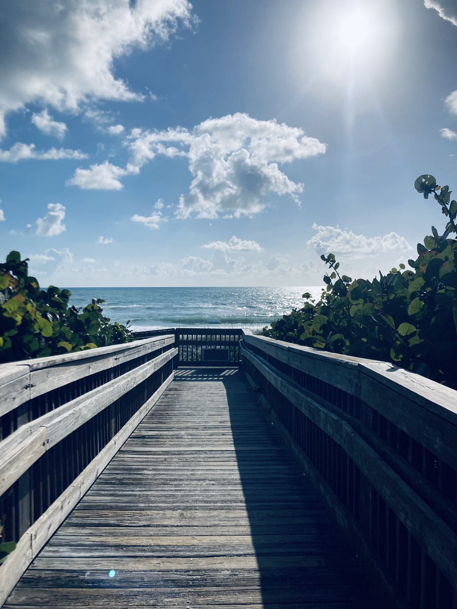 Towards the blue….
Greetings, wishing you all a day full of love and peace!

#NaturePhotography 
#ThePhotoHour
#OceanPhotography
#Nature#StormHour
#photograghy