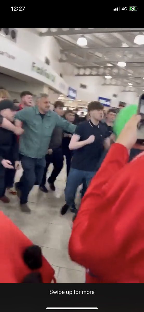 HammertonMatty's tweet photo. @footballfights @FBAwayDays The silver fox ..goes to go for it then realises he’s a shit house fighting with kids 🤯😂 https://t.co/dPg0HfVxj7