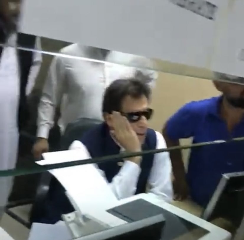 EeshaSoofi's tweet photo. These scenes will haunt them !! 

Man of nerves !

#نکلو_خان_کی_زندگی_بچاؤ https://t.co/uJYemFKWiX