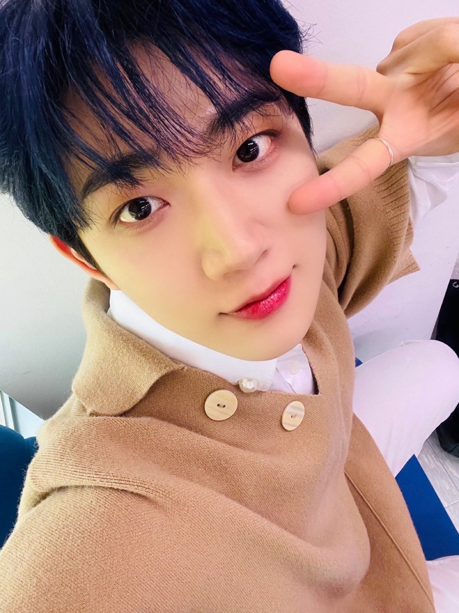 TPST_twt's tweet photo. [#형섭] 오늘은 개나리🌼
(feat. 울 섭이 페도라 쓰고 내 심장 패도라) https://t.co/jVwm6Rl98n