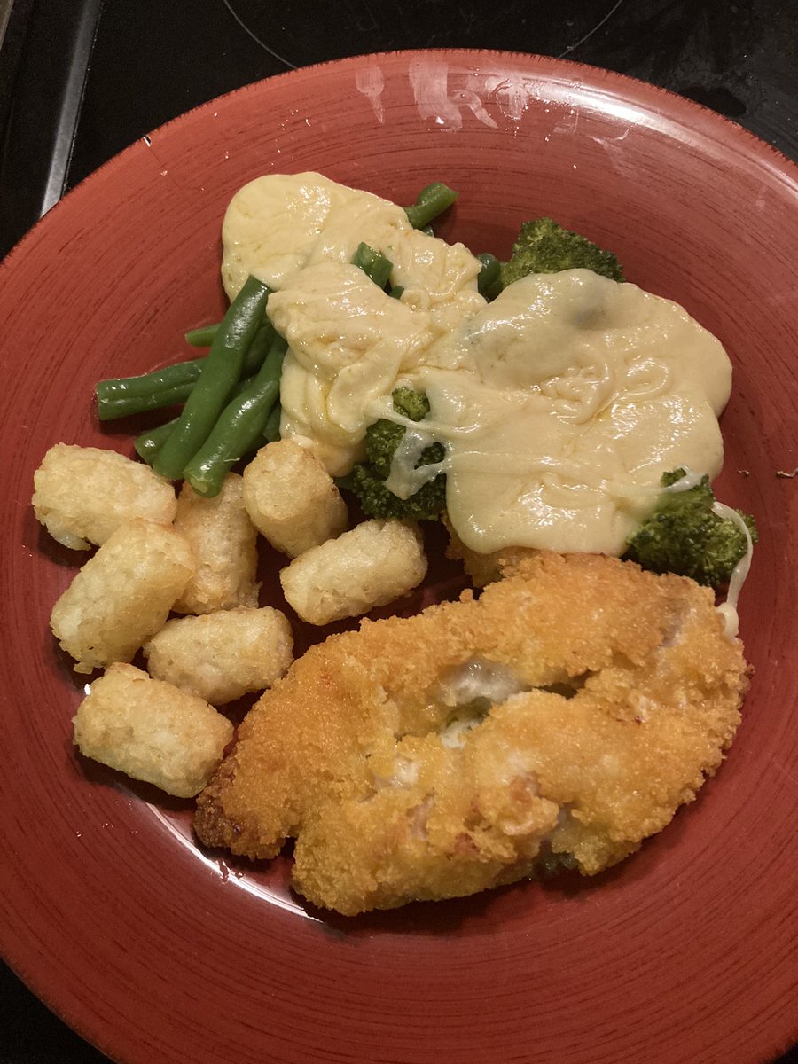 HullKiwi's tweet photo. Disaster. Over cooked the veg, under cooked the potato gems, cheese sauce almost solid #notamasterchef https://t.co/oebZm7Qg81