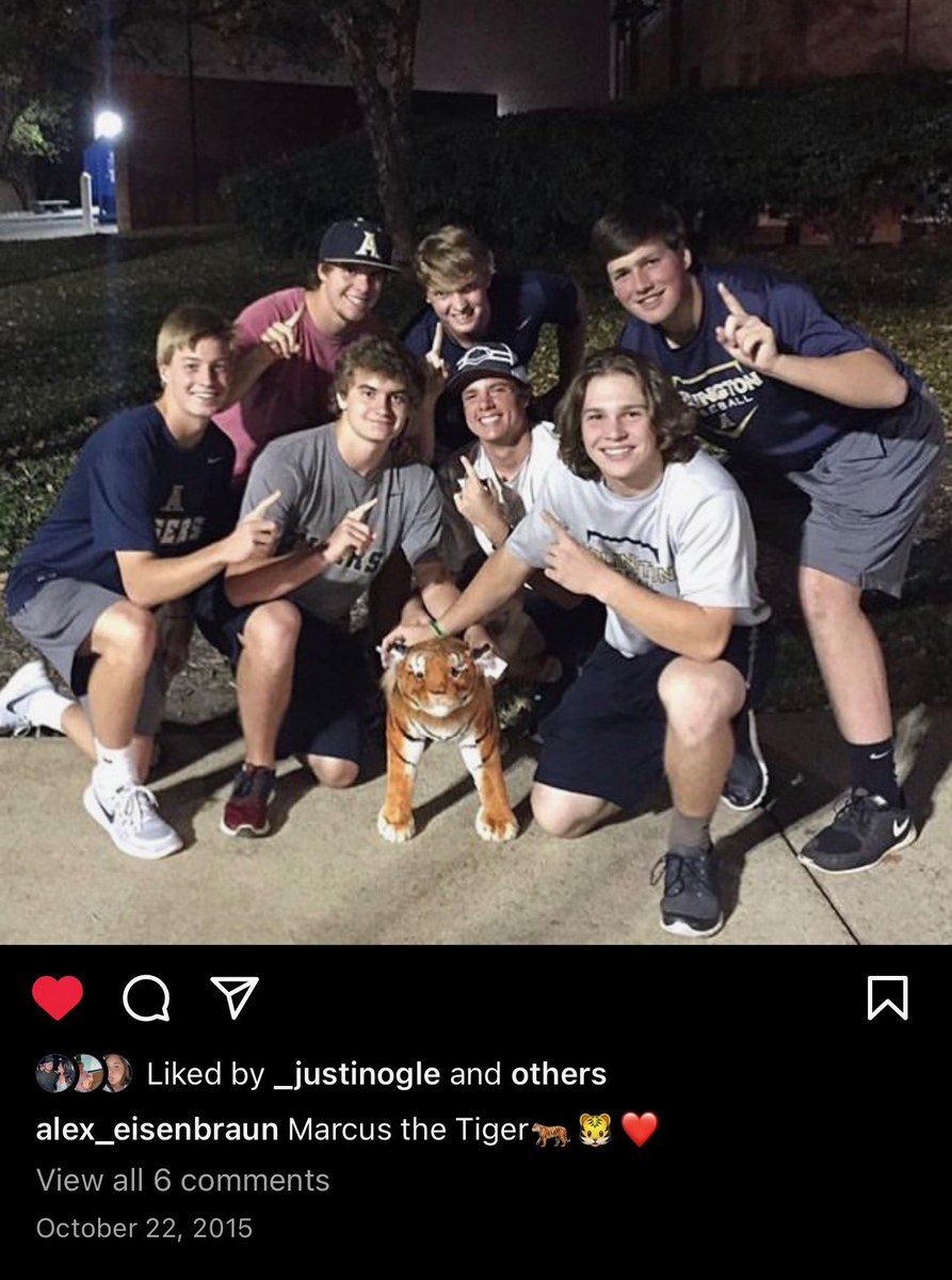 Taylor__Ryan's tweet photo. class of 2017 thanks you for the continued tradition #marcus https://t.co/RfxmyL5IyQ