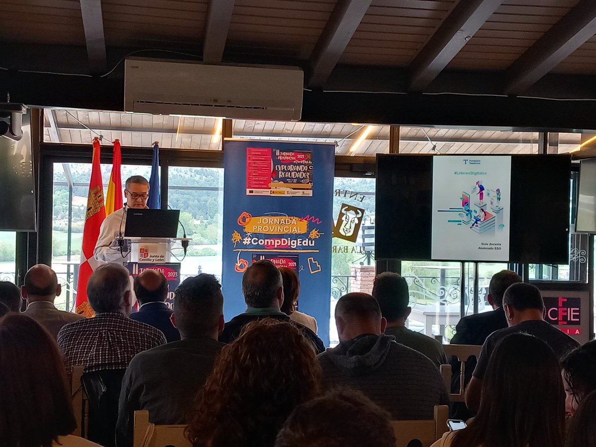 CFIEdeSoria's tweet photo. El @Ies_SatCatalina comparte su experiencia "Líderes digitales" con los asistentes a la Jornada #CompDigEdu
#COMPDIGEDU_So
@CDE_Soria
#formacionCyL
#innovaCyL
#ticCyL
@educacyl https://t.co/qpItrCIWa4