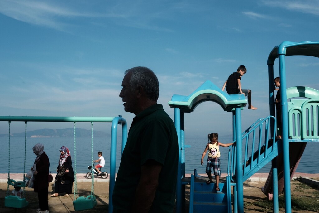 Ufuk Akarı “Sokak Fotoğrafçılığı” yazısı ile İFSAK Blog’da. Yazıyı okumak için bit.ly/2X5ea4k

“Sokak fotoğrafı türün adıdır. Burada asıl kastedilen şey kamuya açık alanlardır. Sadece sokakta çekiliyor olması nedeniyle sokak fotoğrafı olarak adlandırılan, sözüm ona “so…