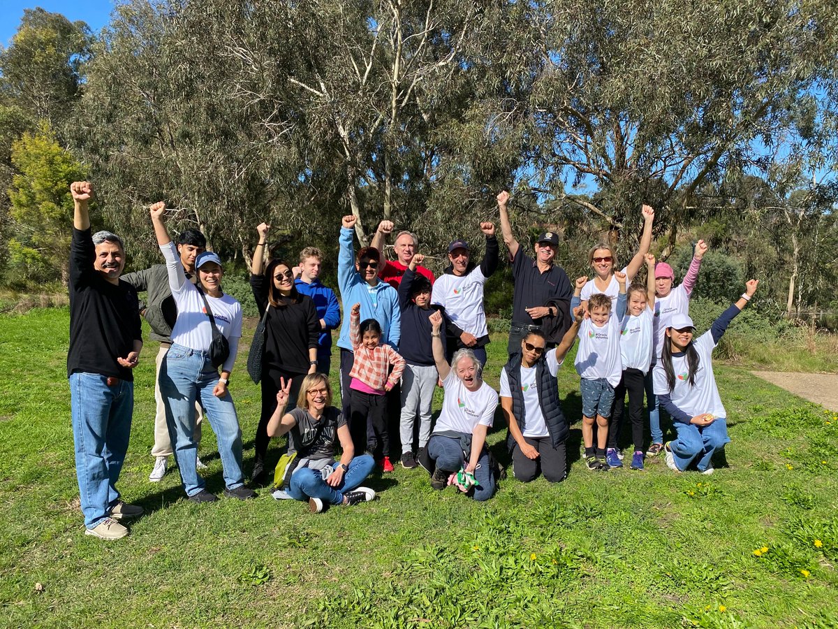 Swathiaddanki1's tweet photo. #OracleVolunteers stepped up into action for our planet to clean up the waterway, parklands and national park in Brisbane, Melbourne and Sydney. https://t.co/ZfX2wR0gS5 #LifeAtOracle https://t.co/UkjMaY5aoT