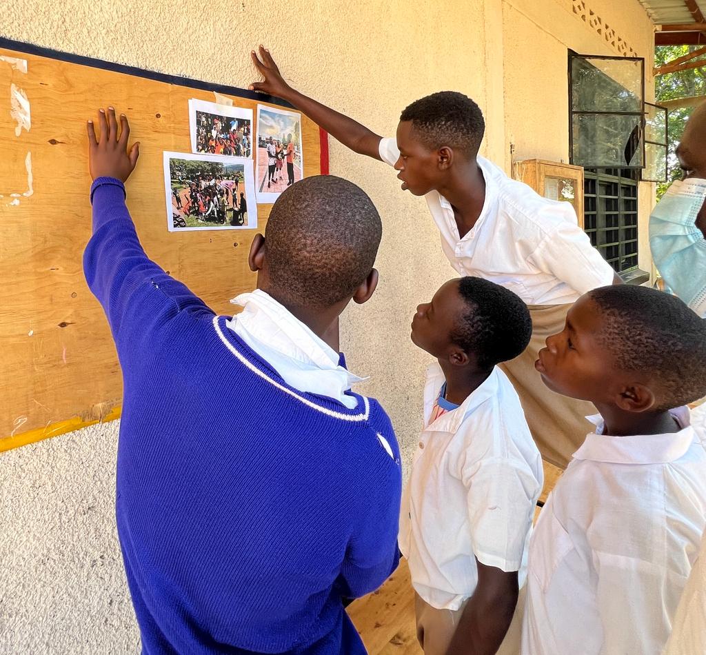 Jonathan_Found's tweet photo. Minds are filled with joy and pride when they see that their articles have appeared in print and it encourages them to write more articles for the school magazine.
#StartingGood #FundChat #CharitySaturday #Fundraising #Charity #SocialGood
#MicroVolunteering #Voluntourism #LOVols https://t.co/Oe0SWRVNI9