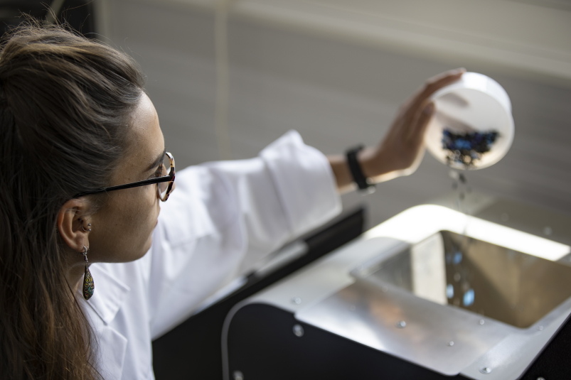 Chris Bruijnes <a href="/kidv_verpakken/">Kennisinstituut Duurzaam Verpakken (KIDV)</a> : ‘Een duurzame verpakking moet passen binnen de langetermijnstrategie van het bedrijf.’ In een serie artikelen focust de Vereniging Afvalbedrijven op de mogelijkheden voor meer circulariteit aan het begin van de keten. bit.ly/3Balp1o