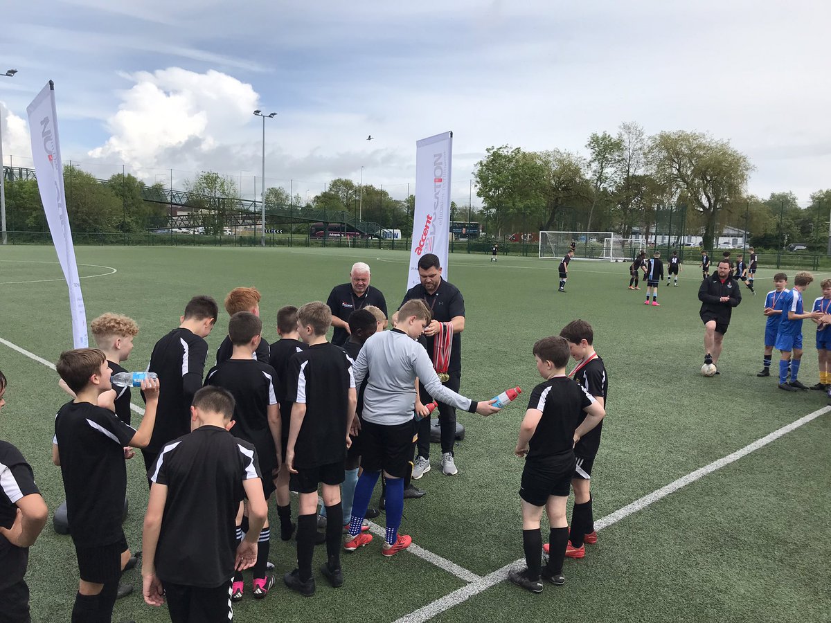 Unbelievably proud of my my <a href="/NewportYear/">Year 8 Newport High</a>7 @NewportYear <a href="/NhsThrive/">ThriveNHS</a> coming from
Behind to win the <a href="/NPTSchoolsCup/">Newport Schools Cup</a> 6-3. Boys showed amazing commitment to come from 3-0 down. Goals scorers were Fowler x3 Romanowski x2 and Csoban 🔥 MOM was C.Fowler 🤜🏼