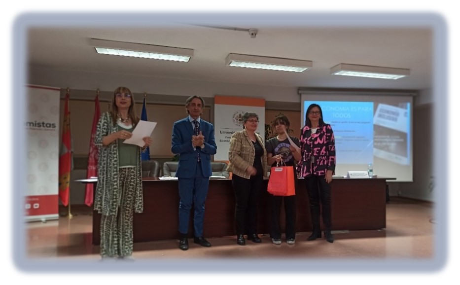 LozoyaIes's tweet photo. XIV OLIMPIADA ECONÓMICA FASE LOCAL CURSO 22-23
Gloria Arranz, Marina Asenjo y Rocío Baeza de 2º de bach.
Experiencia muy enriquecedora y con muy buenos resultados,5ª posición para Rocío Baeza y 6ª para Marina Asenjo. 
Enhorabuena a las tres alumnas por su implicación. https://t.co/Ubm3xdaRhP