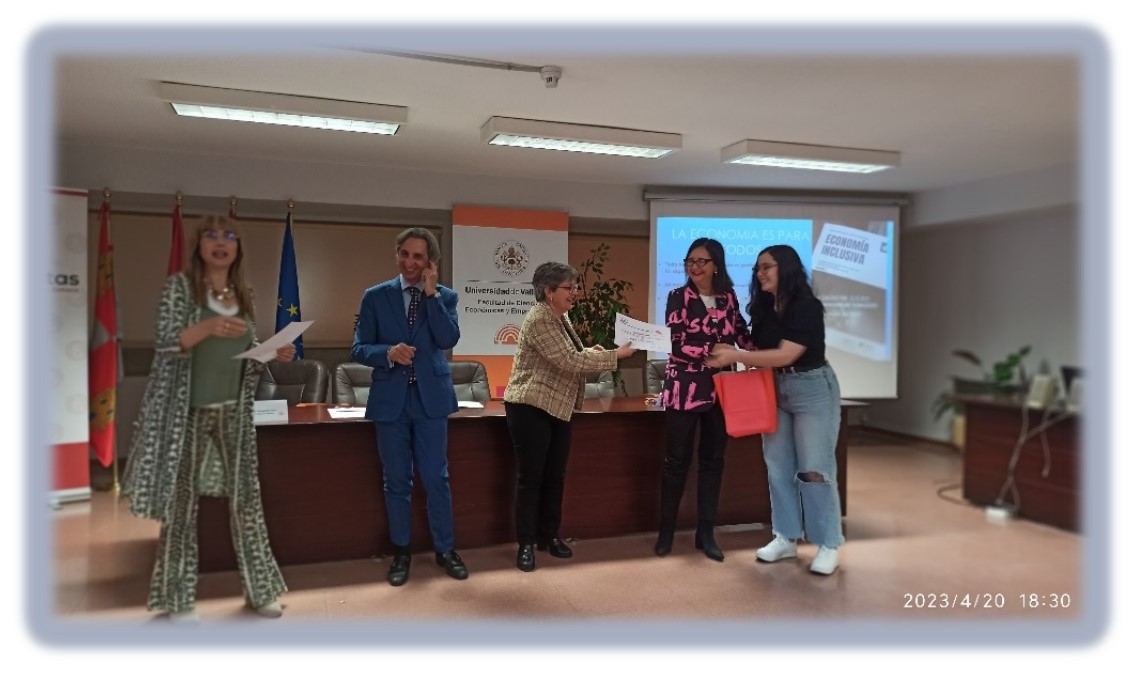 LozoyaIes's tweet photo. XIV OLIMPIADA ECONÓMICA FASE LOCAL CURSO 22-23
Gloria Arranz, Marina Asenjo y Rocío Baeza de 2º de bach.
Experiencia muy enriquecedora y con muy buenos resultados,5ª posición para Rocío Baeza y 6ª para Marina Asenjo. 
Enhorabuena a las tres alumnas por su implicación. https://t.co/Ubm3xdaRhP