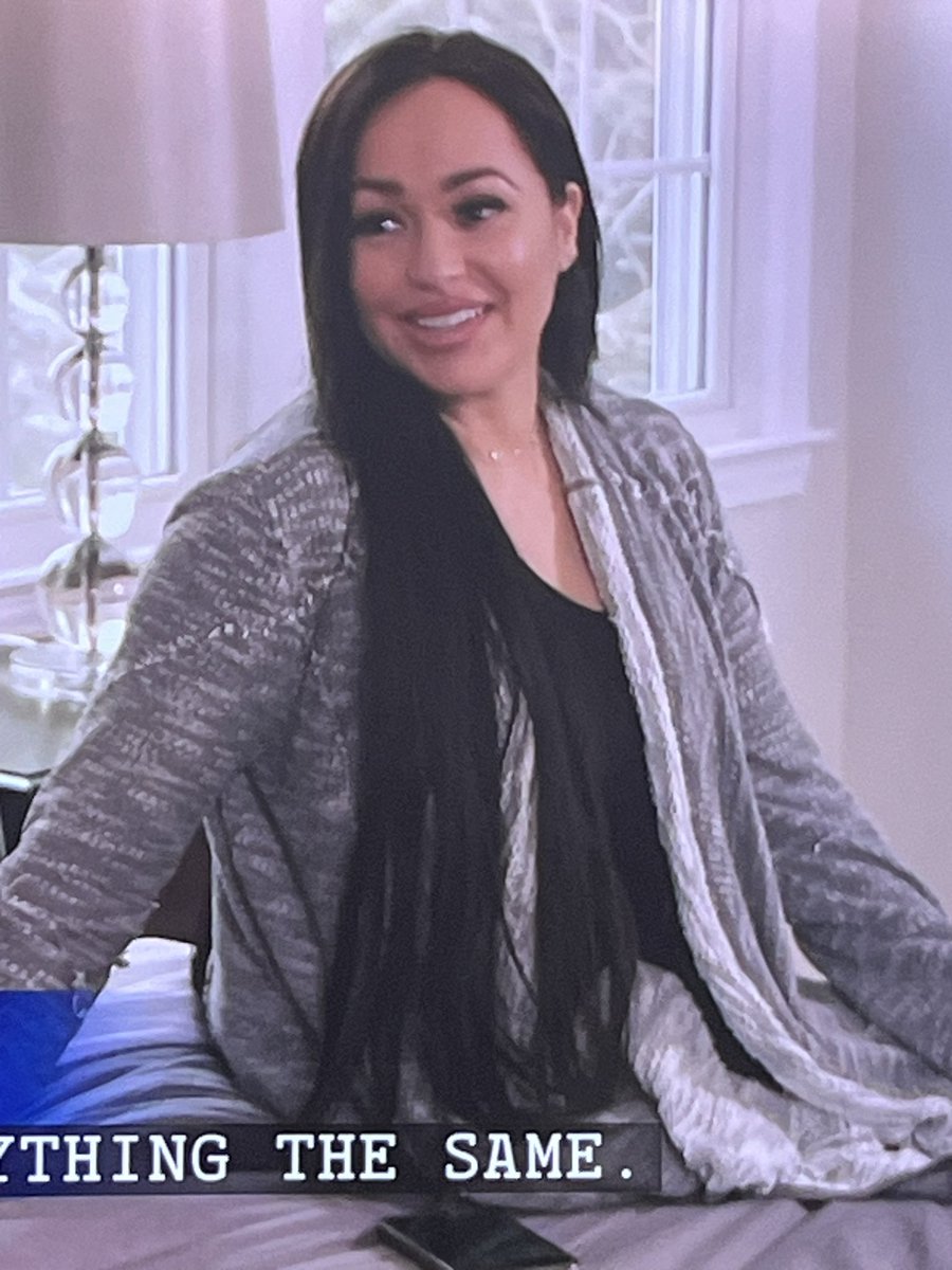 ananenon345's tweet photo. Rewatched the first episode of #90dayfiancebeforethe90days and was in shock seeing what the twins used to look like. Stacey was so pretty it’s a crime what she did to herself. #darceyandstacey #90dayfiance https://t.co/H4R7zzm55D