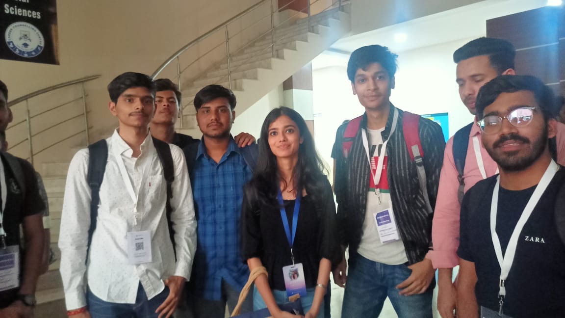 Ishaan2053's tweet photo. The hassles of not having your pics on your phone π¬. A little late to the party, but here's my mini photo dump from #WeMakeDevsMeetup. It was great to meet @kaiwalya_ @AakanshaPriya_ @bhavya_58 @akshayktwt @SuperAayush14 and attend with my buddies https://t.co/4Fkd8acwJ3