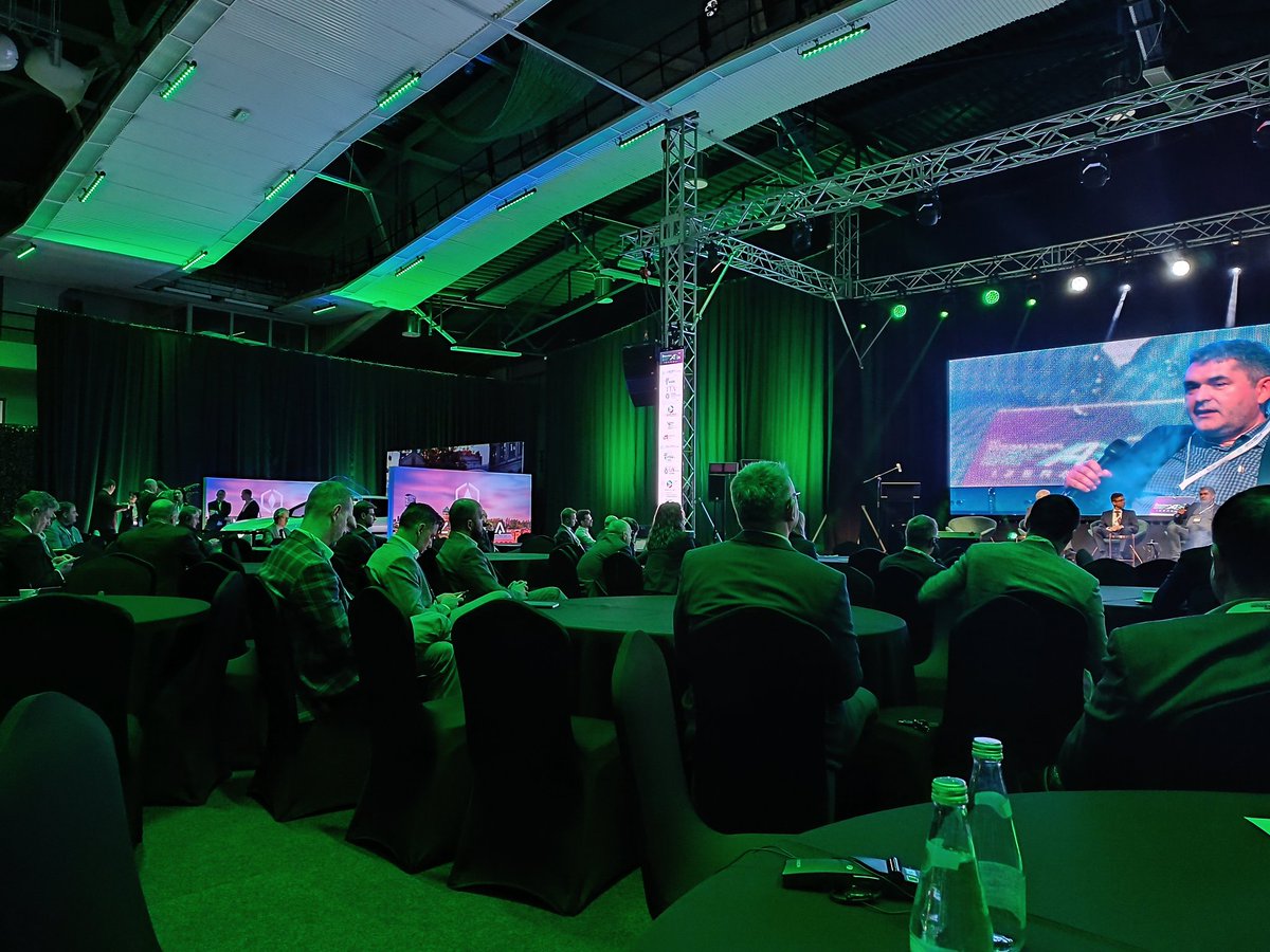 Tante persone e aziende all'ascolto delle opportunità per l'automotive in Polonia per l'evento organizzato da <a href="/cciippl/">Camera di Commercio Italiana in Polonia (CCIIP)</a>