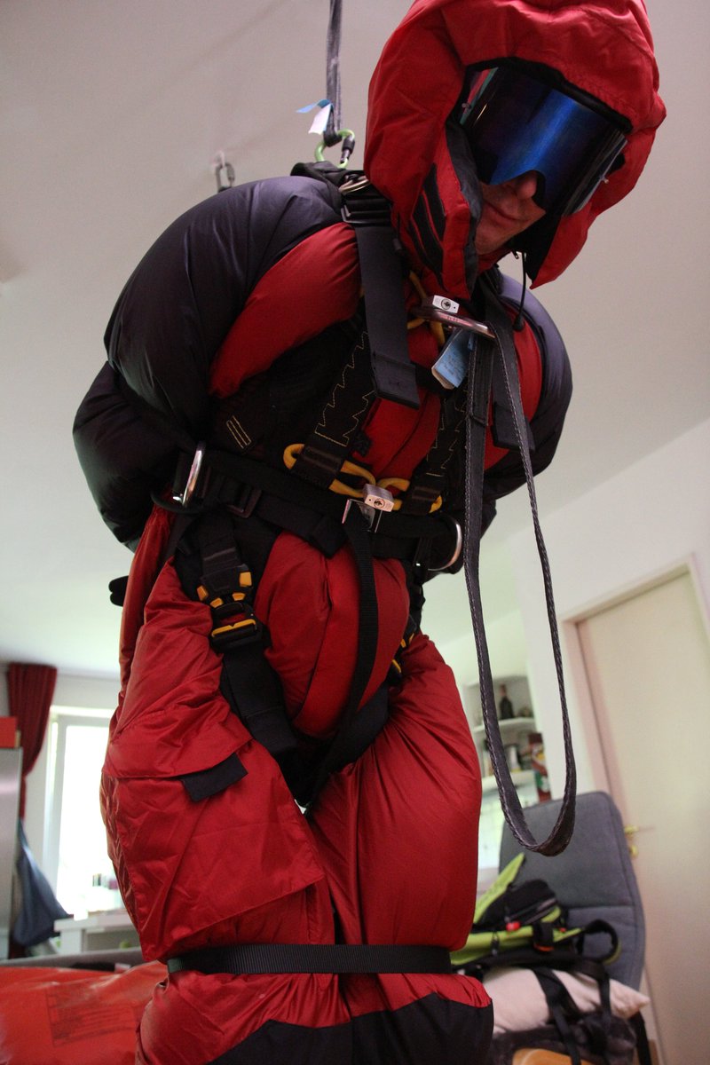 specialpaul's tweet photo. A new victim was there ... he must enjoy this Valandre Combi *XD* ... @parkabondageboy @SchneemannMuc
#specialpaul
#Valandre
#suspensiobondage
#downsuit
#downoverall
#Daunenanzug
#Daunenbondage
#downbondage
#puffa
#puffabondage https://t.co/kucFZAZBKx
