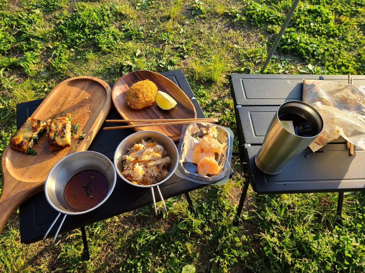 ______Gen______'s tweet image. 友人とキャンプ
チジミをホットサンドメーカーで作った
（実は前回、チジミのもとの粉を忘れたw）
お好み焼きみたいになったけど美味しかった

なんとなく星を撮ったら（多分）北斗七星だった