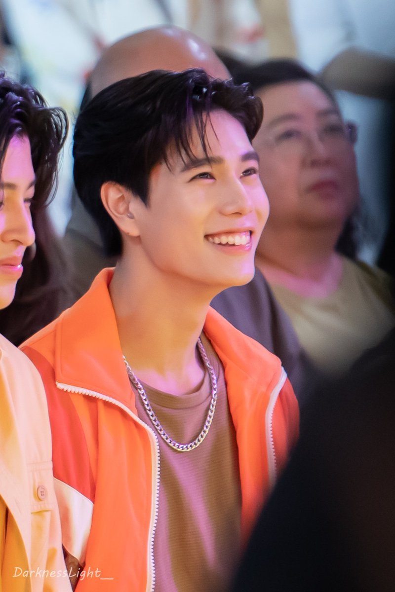 DarknessLight__'s tweet photo. อยากเห็นภูวิน ยิ้มเต็มแก้มแบบนี้ทุกวันเลย

#ICEPOPXPONDPHUWIN
#phuwintang
@phuwintang https://t.co/SlmmRtwi6o
