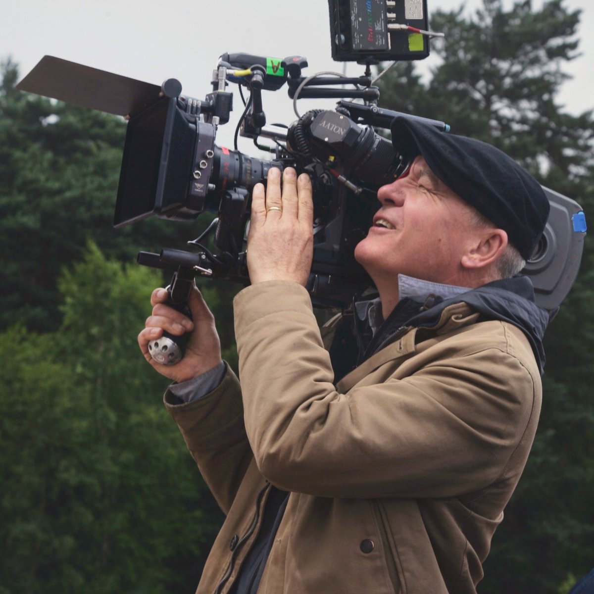 🎥 Read about the illustrious career of #cinematographer and #PierreAngenieuxTribute laureate Barry Ackroyd, BSC – from Ken Loach's mesmerizing dramas to Kathryn Bigelow's gripping thrillers, immerse yourself in his visual artistry: angenieux.com/barry-ackroyd-…
