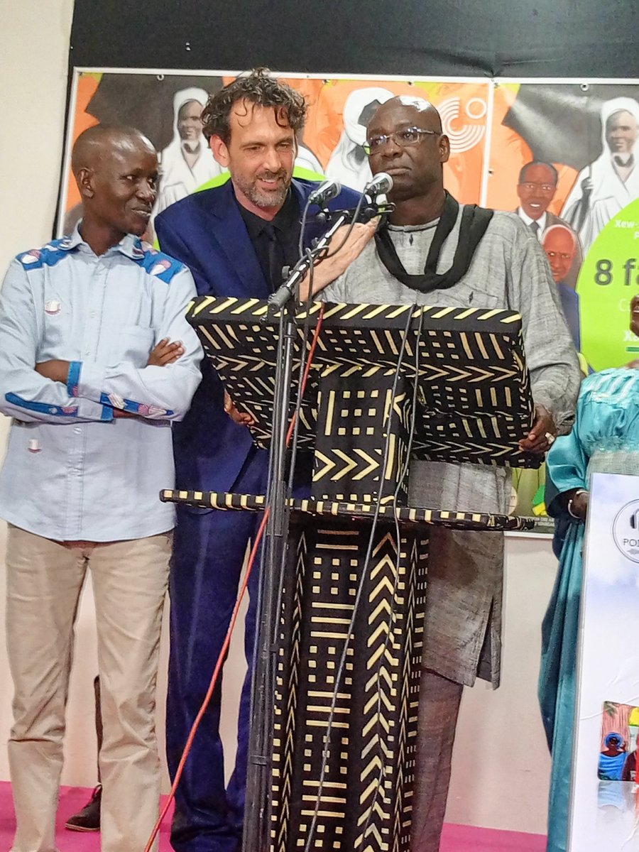 AfriCulturelle's tweet image. Ce 8 mai à la place du souvenir africain, Dr Massamba Gueye en collaboration avec Goethe Institut et la maison de l'Oralité et du Patrimoine kër leyti ont été équipés de stations d'écoute de podcasts sur l'histoire du Sénégal " Xam sa demb xam sa tay"
#Culture #podcast #oralite