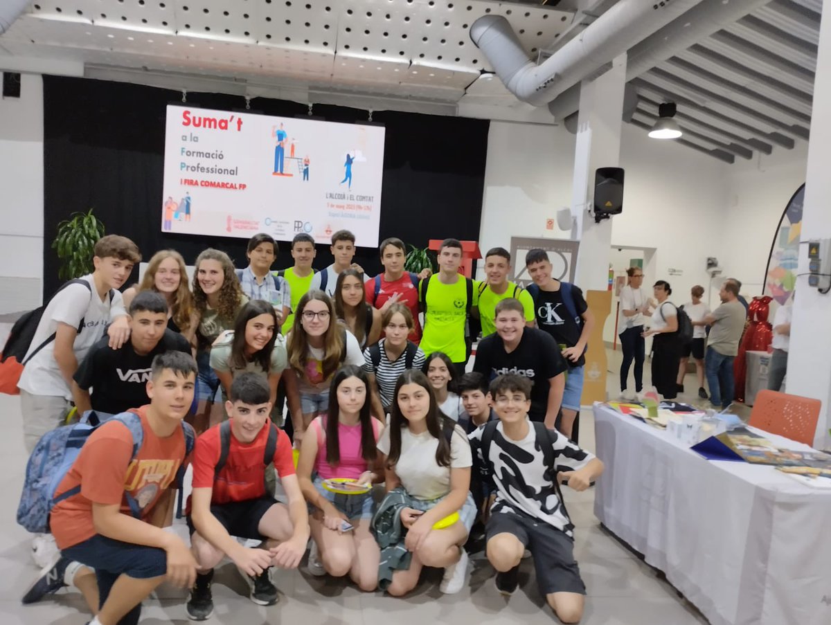 colemariaasunta's tweet photo. El curso de 3'ESO ha asistido a la feria comarcal de formación profesional donde han podido informarse sobre su futuro laboral 👩🏻‍💻  Además también han podido disfrutar de las diferentes actividades. https://t.co/lsTTZVAEnh