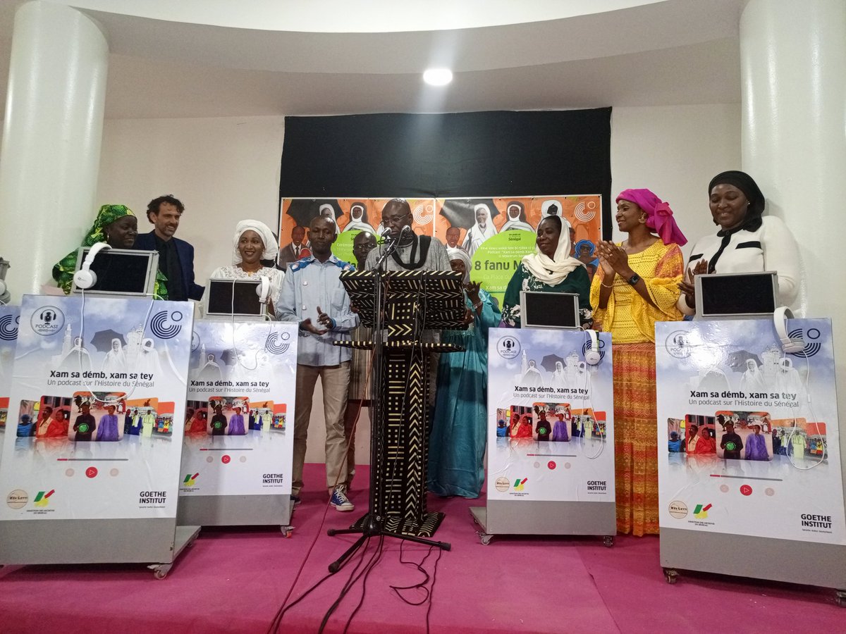 AfriCulturelle's tweet image. Ce 8 mai à la place du souvenir africain, Dr Massamba Gueye en collaboration avec Goethe Institut et la maison de l'Oralité et du Patrimoine kër leyti ont été équipés de stations d'écoute de podcasts sur l'histoire du Sénégal " Xam sa demb xam sa tay"
#Culture #podcast #oralite