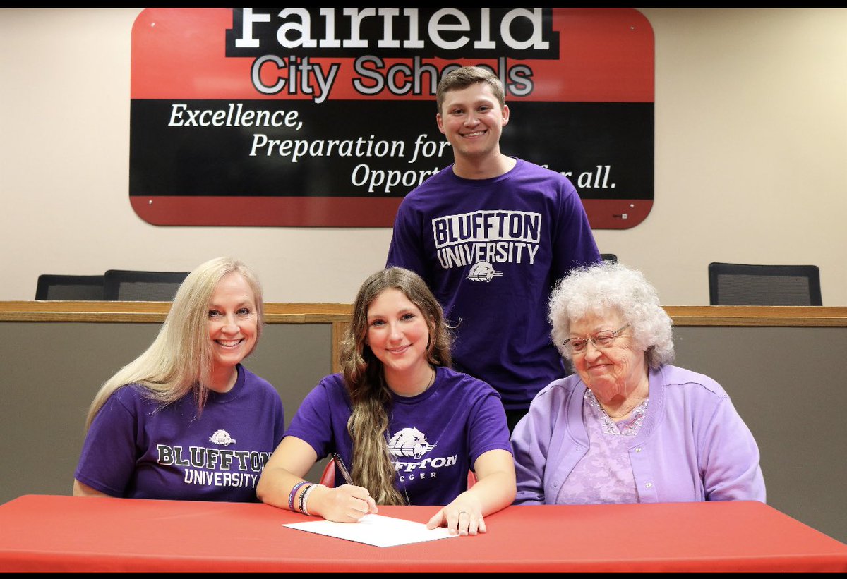 Congratulations to senior statistician @jenn_s7_ on signing with Bluffton University to play collegiate soccer. Thank you for giving your time to help the wrestling program, and good luck at the next level!