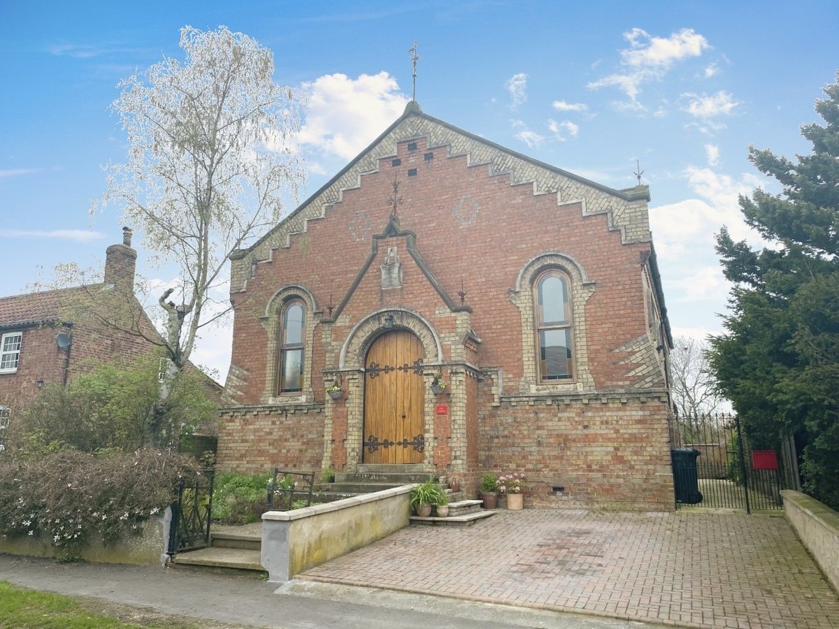 YopaProperty's tweet photo. Check out this truly special 1871 Wesleyan chapel conversion which is full of character!
👉 https://t.co/PcaFK1Lzjk
#amazingarchitecture #yopa #localestateagents #forsale #architecture #19thcentury #chapelconversion #belchford #yopalincolnshire https://t.co/Odyxy6pNPb