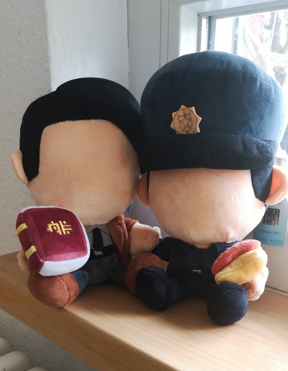 ambereddragon's tweet photo. MY @ds_detective GUYS ARE HERE!!

And they hold hands so theyre neither scared NOR lonely!!! 📖🌭 https://t.co/Gu1nct73bU