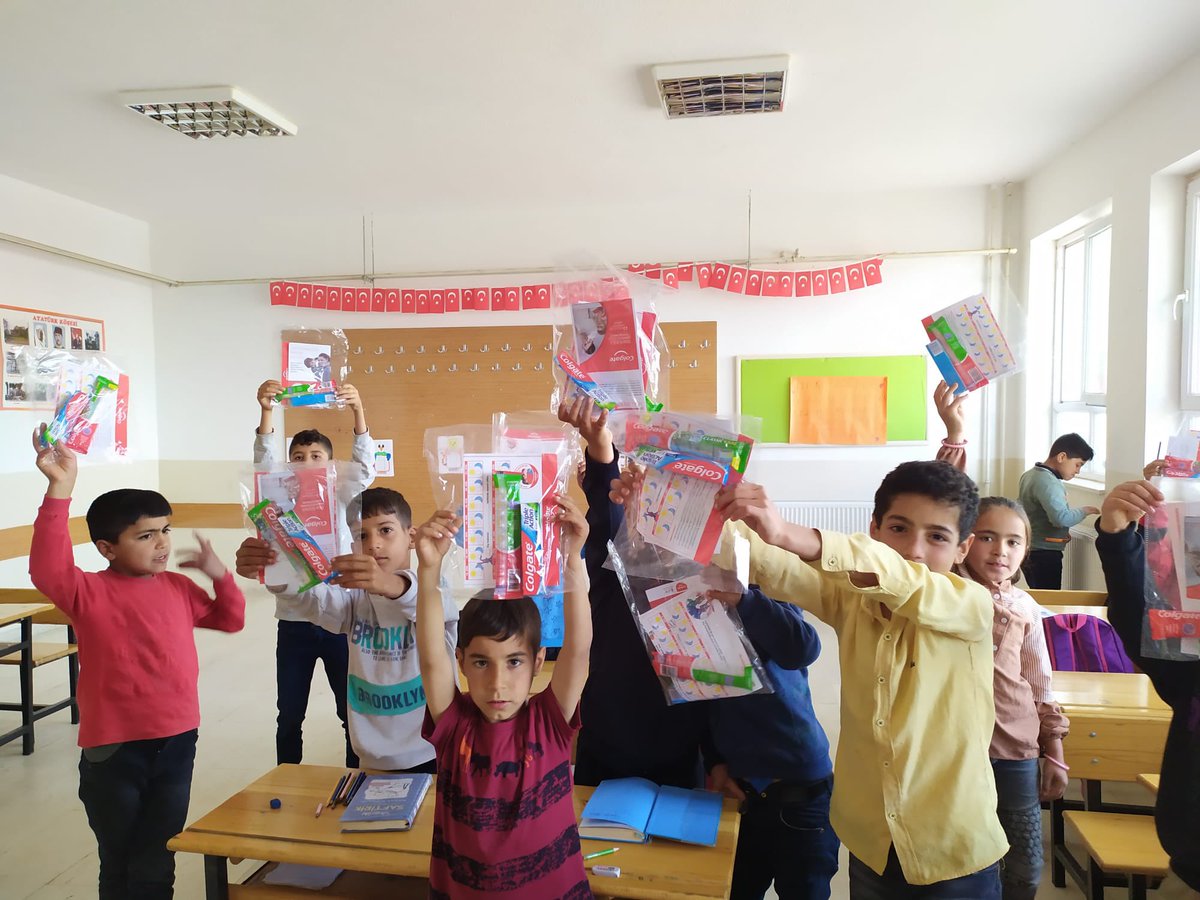 divanokulu's tweet photo. Göndermiş oldukları diş bakım ürünleri için il müdürlüğümüze teşekkür ederiz 🌸🦷 

@sanliurfammem63 @siverekmem63 @NKapanoglu @tcmeb https://t.co/cngbr1WMmU
