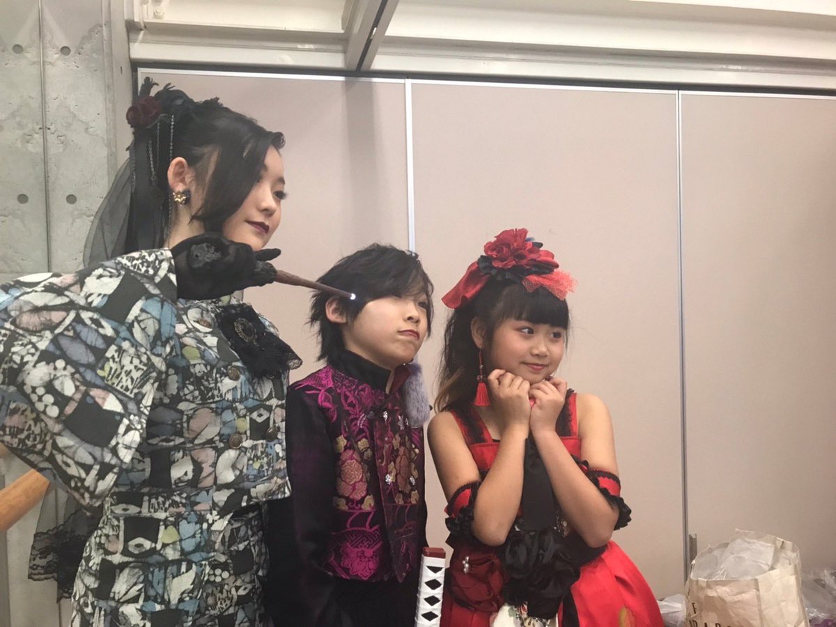 こーゆー写真撮ってる横からしれーっと
撮ってる写真が好き♡
わかる人いる？笑笑