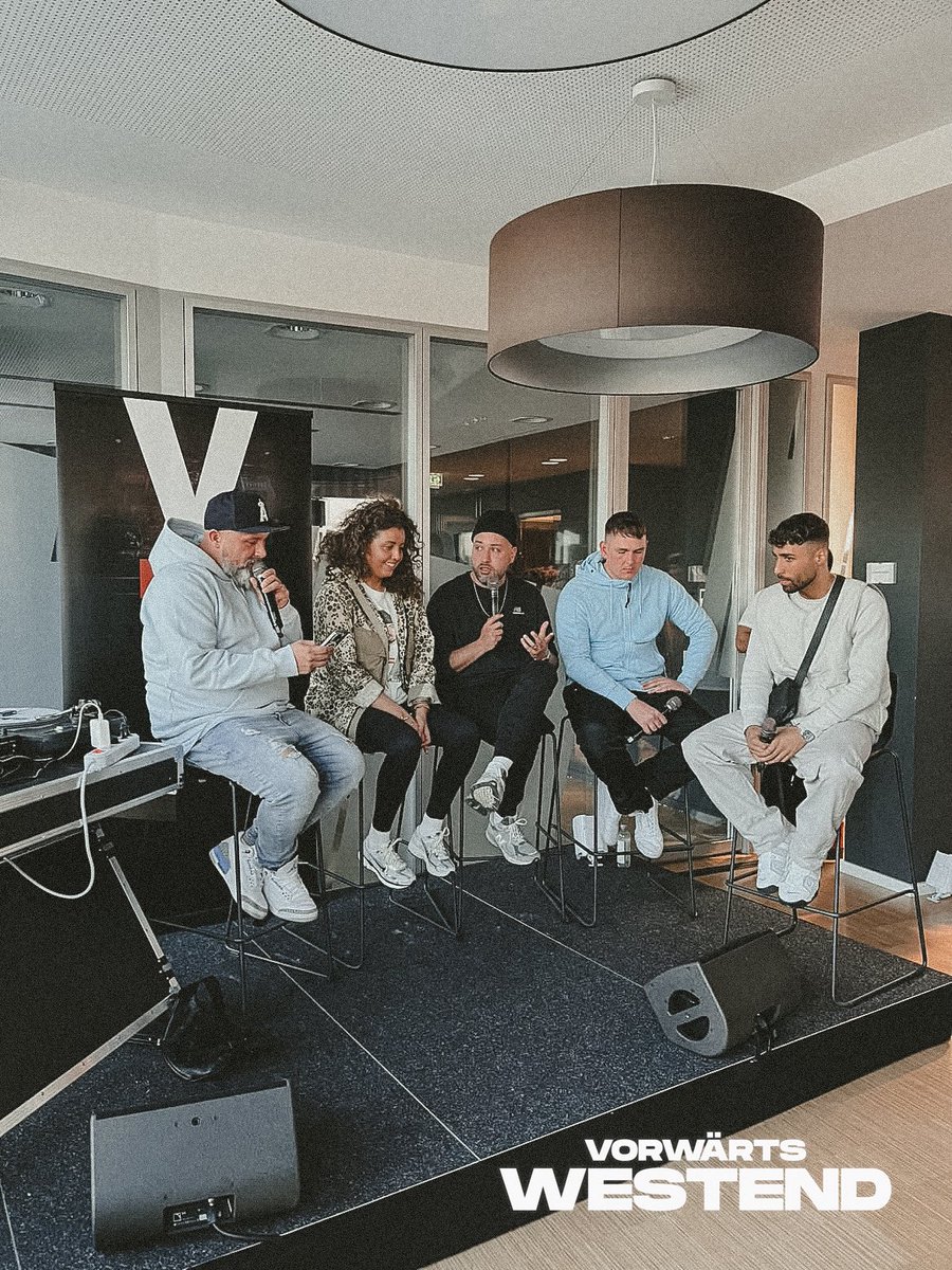 Durfte gestern mit <a href="/nikobackspin/">Niko BACKSPIN</a>, Rebecca Zenner, Luvre &amp; Nader ein bisschen über Fussballkultur, Social Media &amp; Gen-Z diskutieren. Nur Herthaner da in Hamburg. Fazit: alles wird gut. Vielleicht. Vorwärts Westend! #HaHoHe #OMR23