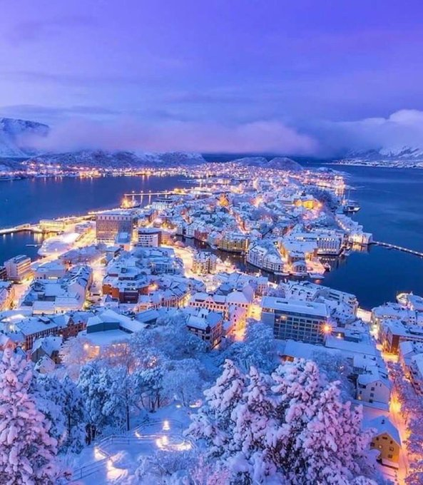 People say that Norway is the country with the highest happiness index in the world and the most beautiful snow scene. It is also one of the places I must go in this life🇳🇴
Image Source:@amazing_physics @CoolViews_