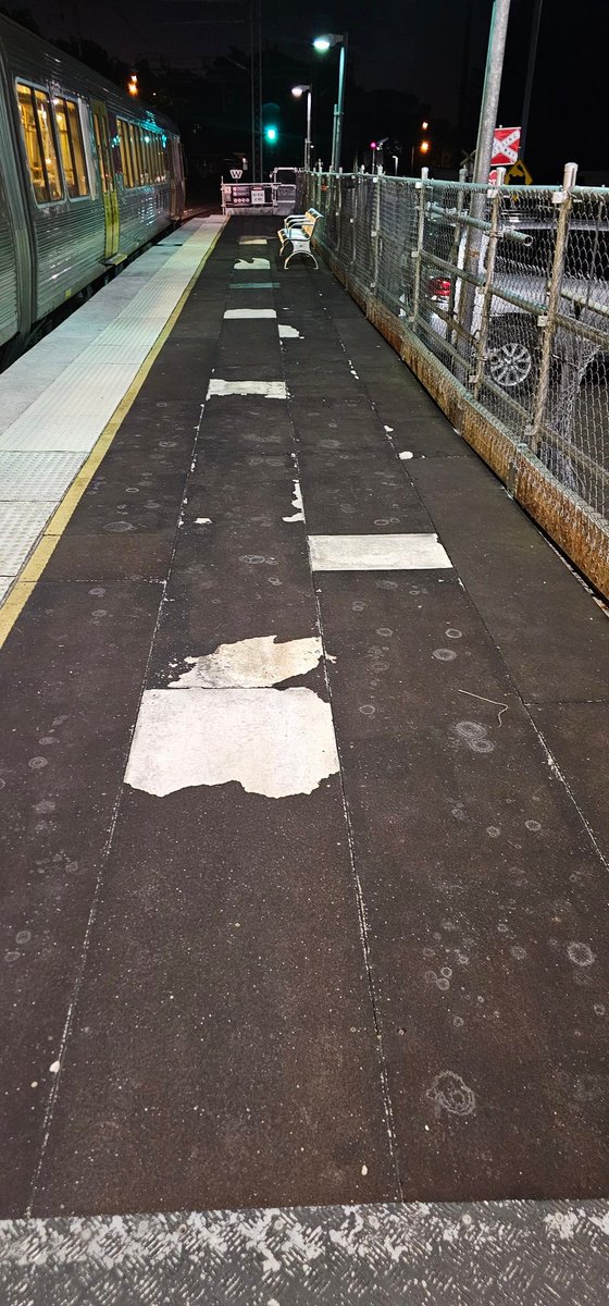 Jeffrey_Addison's tweet photo. #Palmwoods temporary #rail platform surface shows severe deterioration.
Pic: Mon 8 May 2023.
Installed Dec 2009 and designed to last 18 months before their temporary replacement was to be made permanent.
They are still in place almost 14 years later.
#Mooloolah, #Eudlo, #Woombye https://t.co/vbsV7umtPI