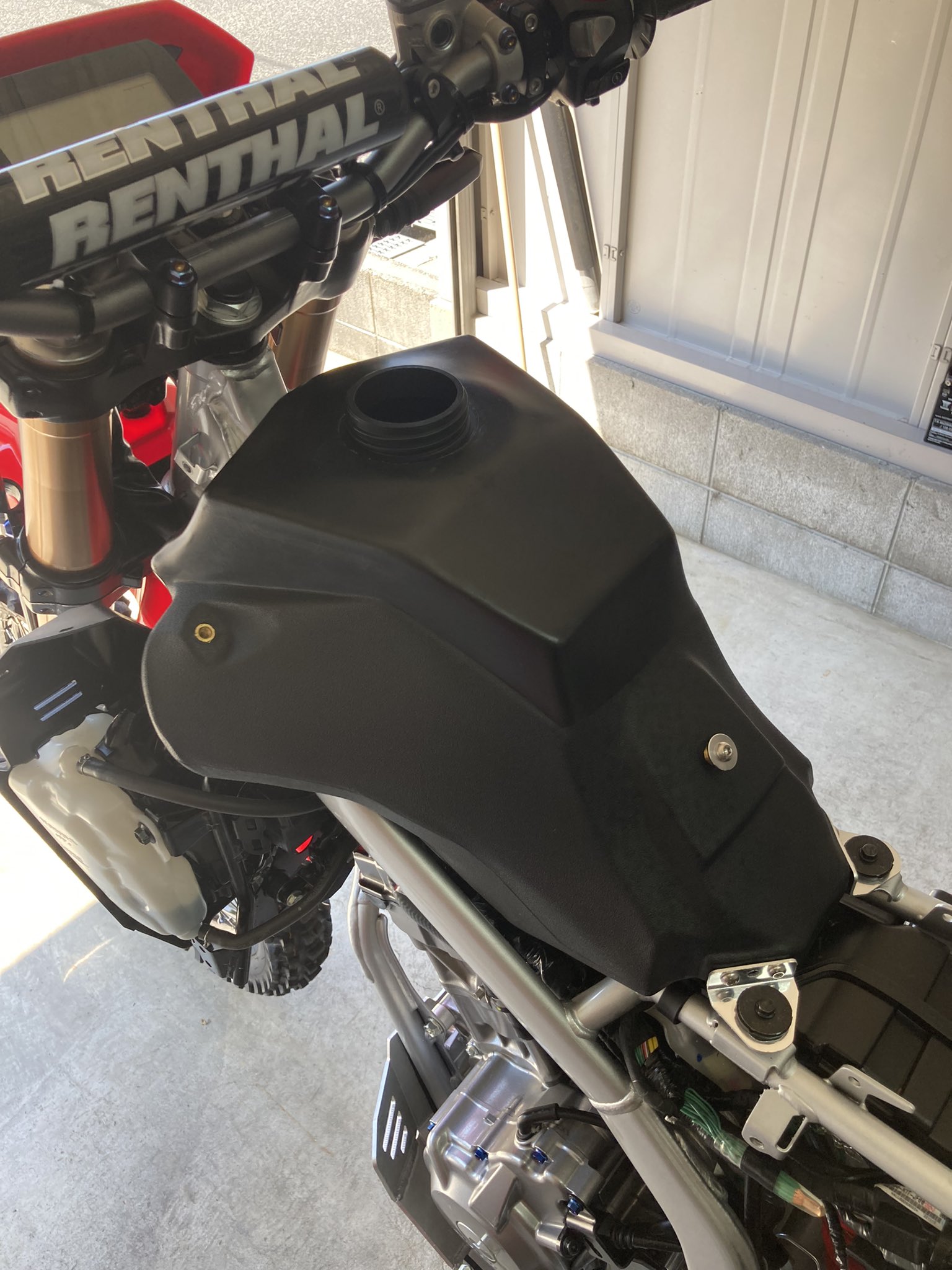 KTM1090Rとタンクバッグに関する考察（19.02.22追記
