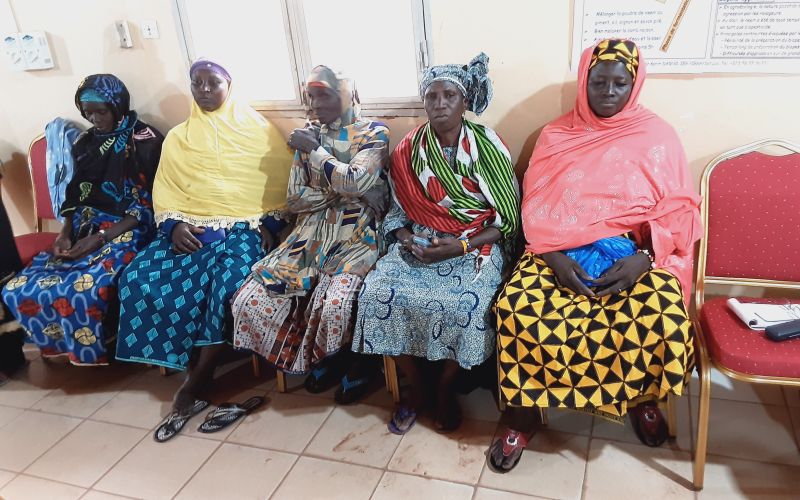 FairSahel's tweet photo. Du 08 au 14 mai se tient l'atelier de restitution des résultats des campagnes 2021-2022 et du lancement de la campagne 2023 dans la région de #Sikasso avec les producteur.rice.s qui mènent les expérimentations!
organisé par l'#AOPP et l'#IER avec le soutien de @UEauMali https://t.co/lWoY9LcX7Z