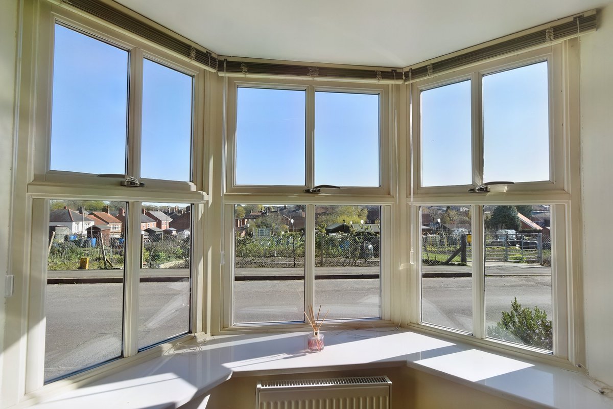 MoveWithMasons's tweet photo. 🦆 MOVE WITH MASONS 🦆 ⭐️NO CHAIN to
9 Charles Street, Louth. For Sale £199,950
Modern 3-bed townhouse with views over the allotments,  ensuite shower room, bathroom with 
fresh decor throughout. Garage &amp; parking space

Full details: https://t.co/Owc0XQuvy3
Call 📞 01507 350500 https://t.co/iXTLFw1Ad7