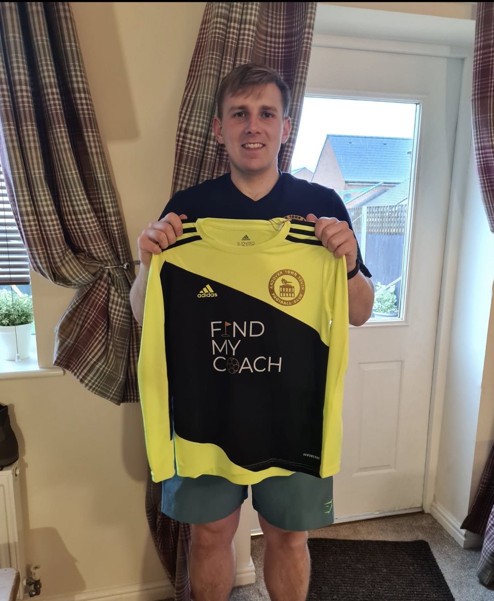 coachcooperg's tweet photo. Better late than never! Thank you @FindMyCoachUK for your contribution. They look great! https://t.co/TFokbbj6nq