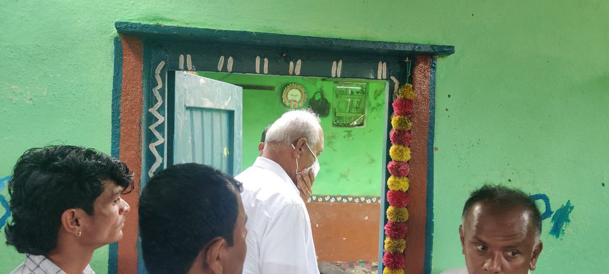 ಇಂದು ಮಂಡಲಮರಿ ಗ್ರಾಮದಲ್ಲಿ ಸಂಭವಿಸಿದ ಭಾರಿ ಗಾಳಿಸಹಿತ ಮಳೆಗೆ, ಗ್ರಾಮದ ಒಂದು ಮನೆಯ ಮೇಲ್ಛಾವಣಿ ಹಾರಿ ಹೋಗಿ ಓರ್ವ ಮಹಿಳೆ ಗಾಯಗೊಂಡಿದ್ದು, ಸ್ಥಳಕ್ಕೆ ಭೇಟಿ ನೀಡಿ ಕುಟುಂಬದ ಸದಸ್ಯರಿಗೆ ಧೈರ್ಯ ಹೇಳಿ ಅಧಿಕಾರಿಗಳಿಗೆ ತಕ್ಷಣ ಪರಿಹಾರ ಒದಗಿಸುವಂತೆ ಸೂಚನೆ ನೀಡಲಾಯಿತು.