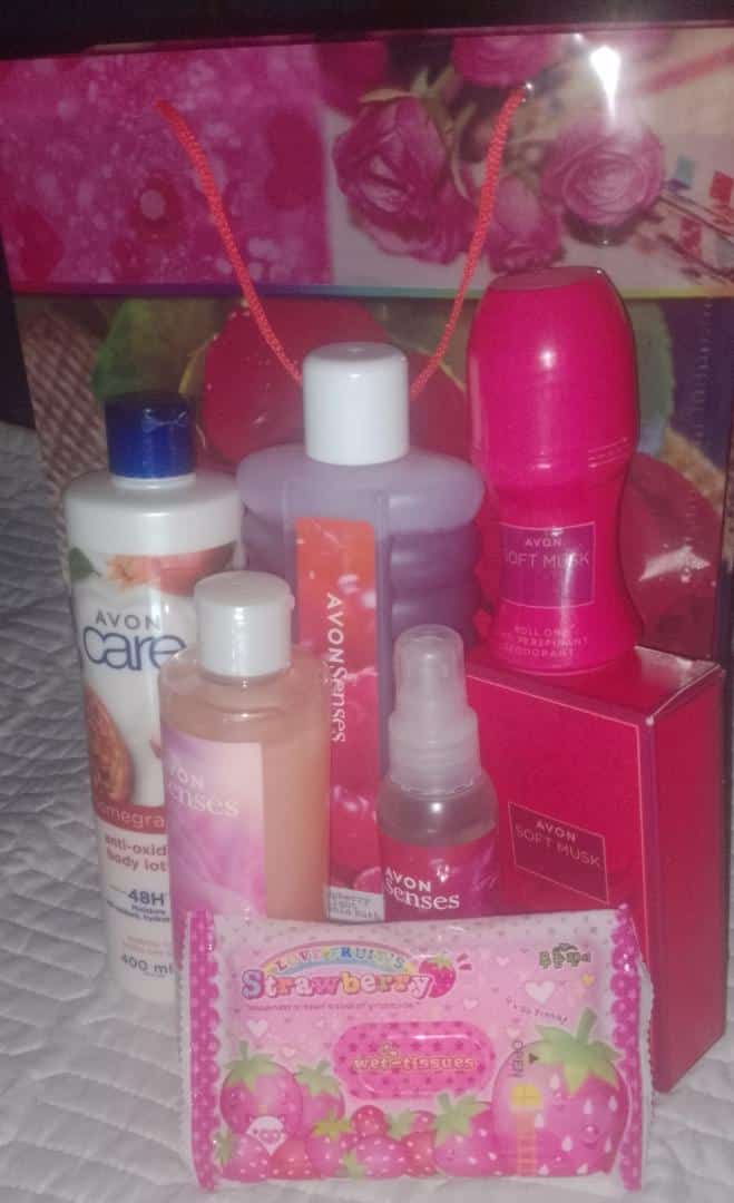 maimjnasjnasj's tweet photo. Spoil your mum this Mother's Day, she deserves everything BERRY nice 🥰 

App me on +263714167825 https://t.co/ajGXs3PaDX