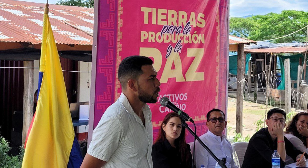 activosSAE's tweet image. "Agradezco a @DanielRMed y a todas las entidades por esta oportunidad que hoy nos brinda y que beneficiará a los firmantes de Paz . Nuestro compromiso será  luchar desde lo que nos compete para que todos y todas tengan una oportunidad": Albeiro Durán, líder de #Copaz en la…