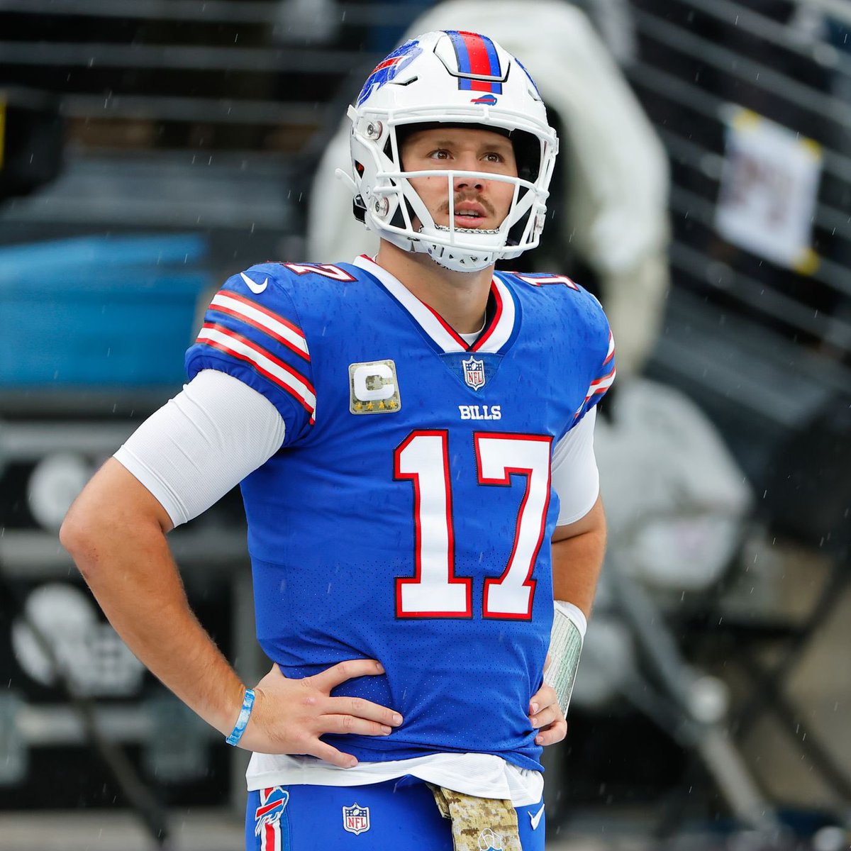 nickC0711's tweet photo. In their last 13 games — 

dak prescott.       josh allen
          
98.3 QBR                84.5 QBR
28 TD                       21 TD
3,264 YDS              2,920 YDS
16 INT                       13 INT https://t.co/a8OeL9cSyY