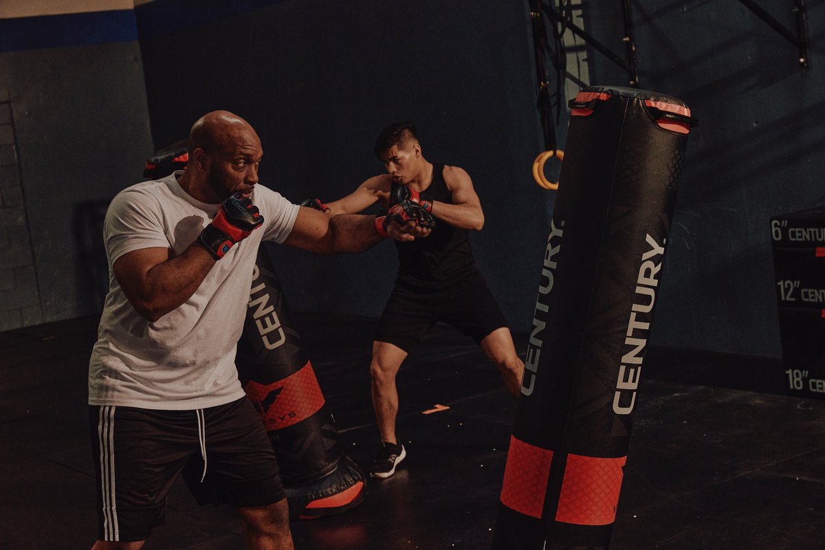 centuryma's tweet photo. Ultimate Versatility with the Versys VS.1 ๐ฅ
Get free shipping all May long with the link in our bio.
.
.
.
.
#centurymartialarts #martialarts #mma #punchingbag #freestandingbag #bagcombo #kneestrikes #groundandpound #fight #workout #fitness #training #versatility #sale https://t.co/iSDnaNYlHS