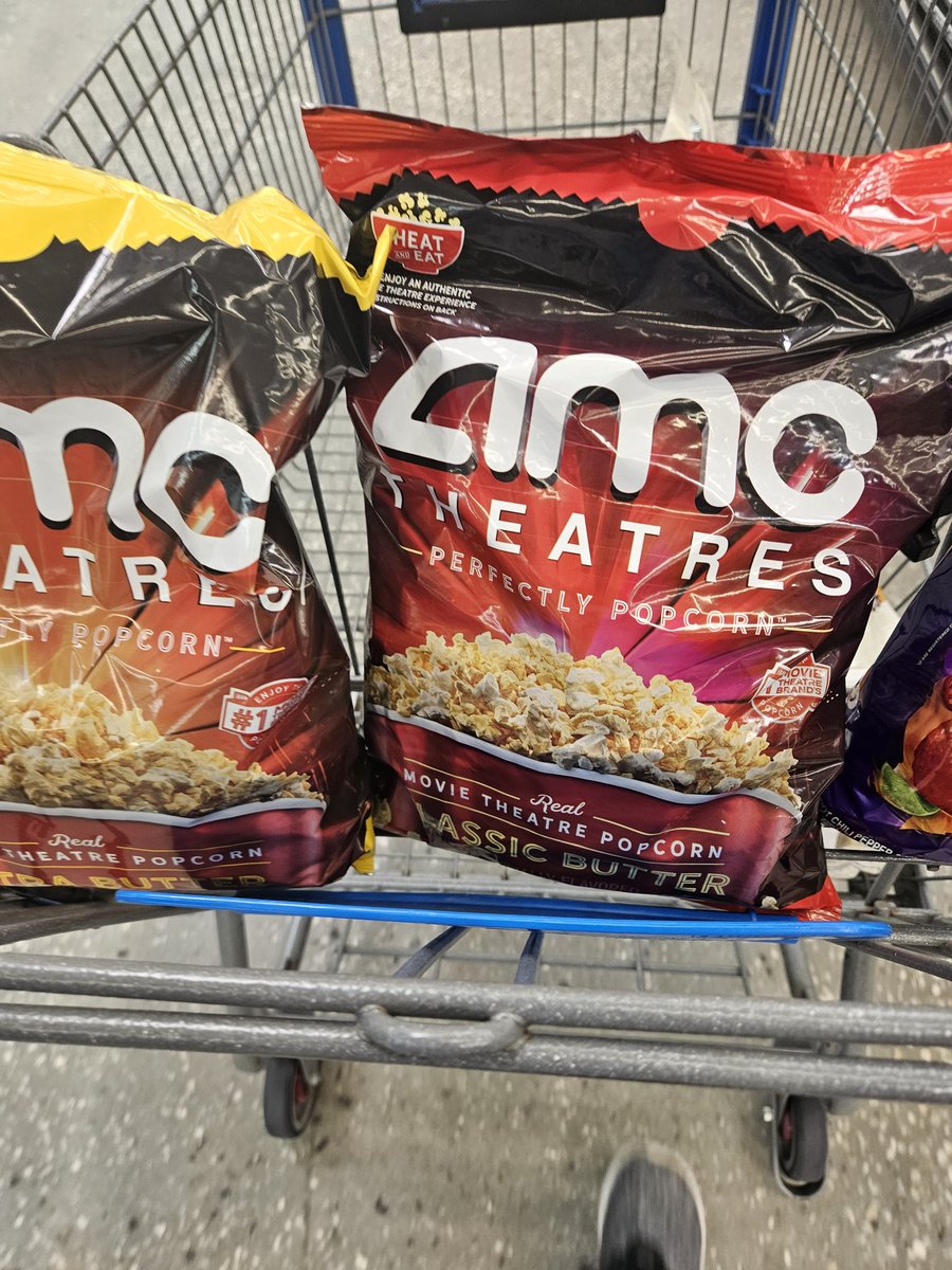 Dannyourztruly's tweet photo. My hands on this beautiful thing #amc #popcorn #APE https://t.co/jTQfG8nTyx